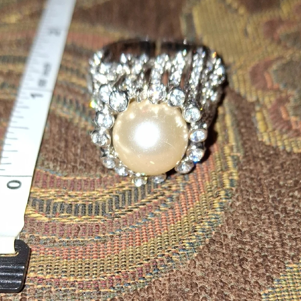 Elegant Silver Pearl Ring